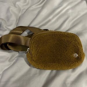 Lululemon everywhere belt bag